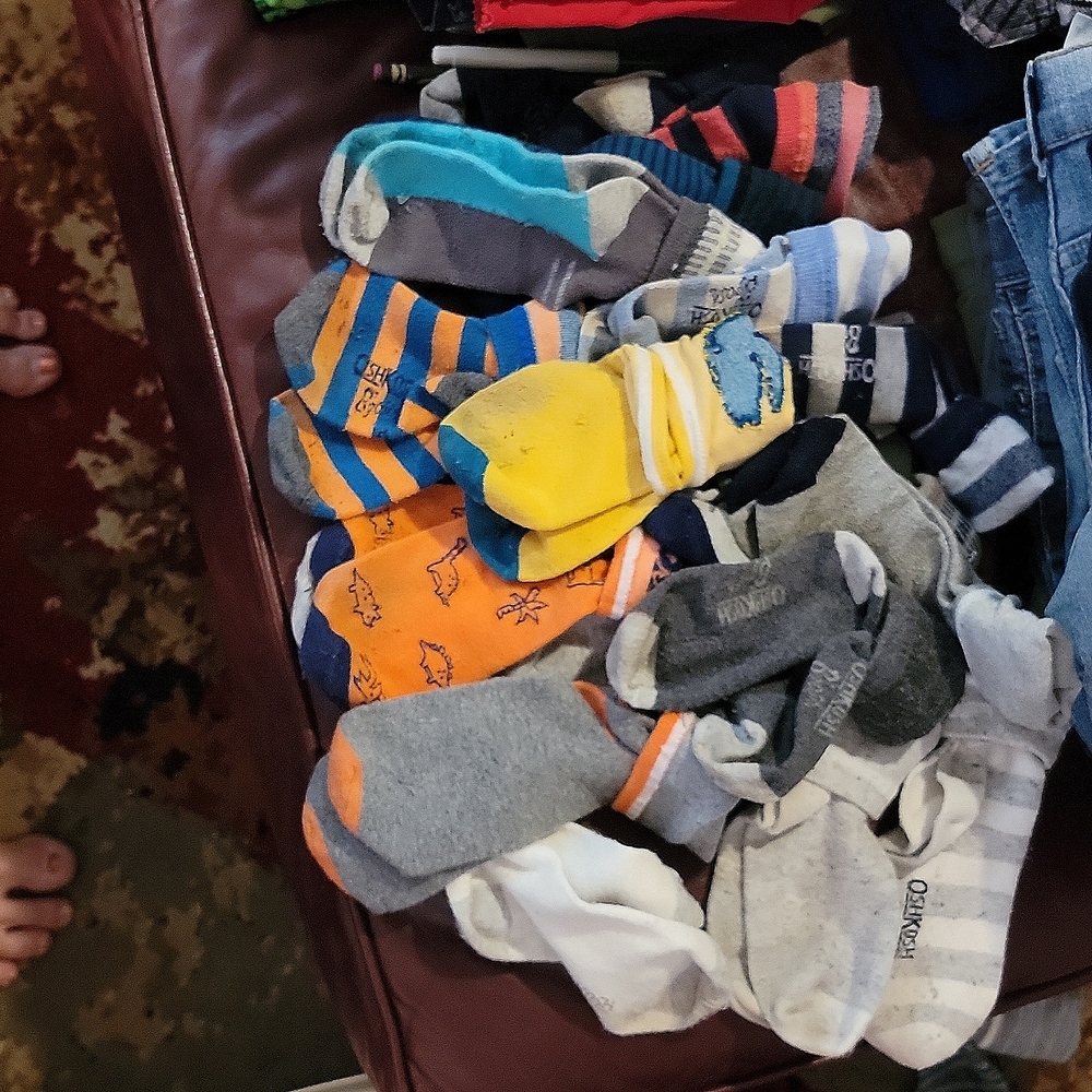 OshKosh knee socks, boys size 4-7. Assorted colors, solids & prints. 19 pair.
